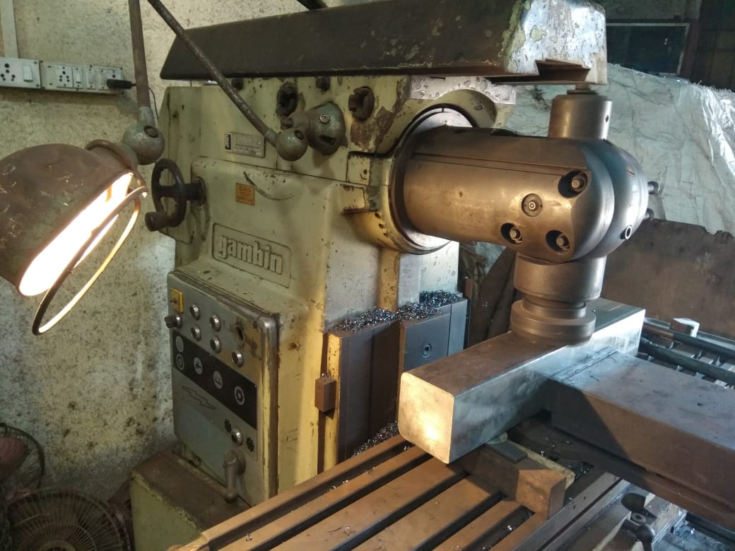 3 number Universal milling machine