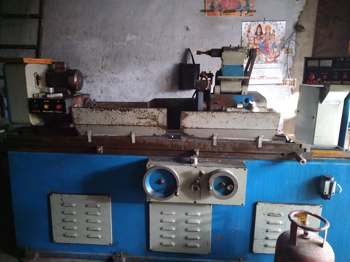 1200 (length) Cylindrical Grinding Machine
