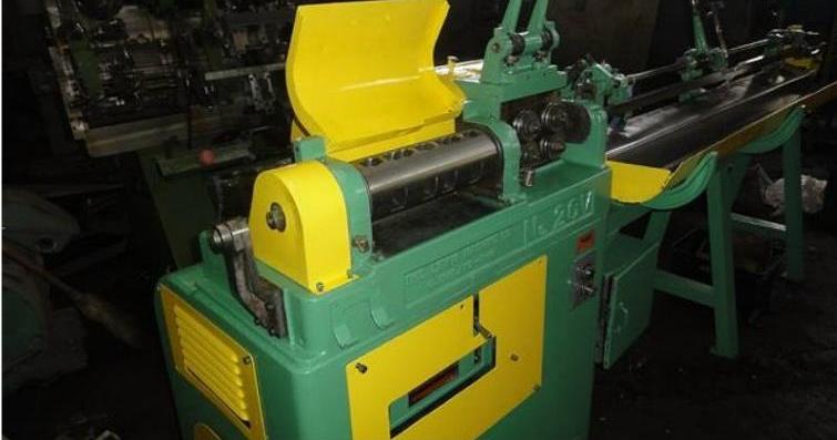 M8x1829 straightening and cutting wire machine