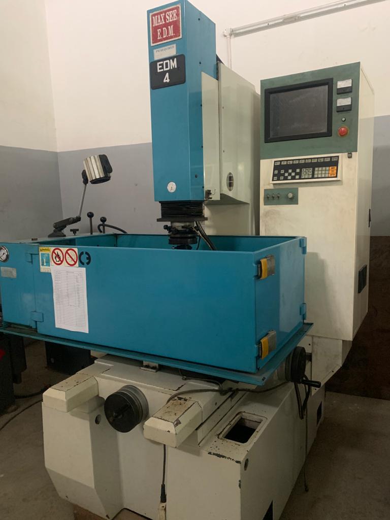 600 X 400 X 400 mm CNC Electic Discharge Machine 