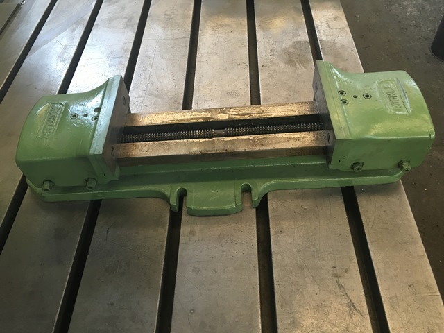 3 number Universal milling machine