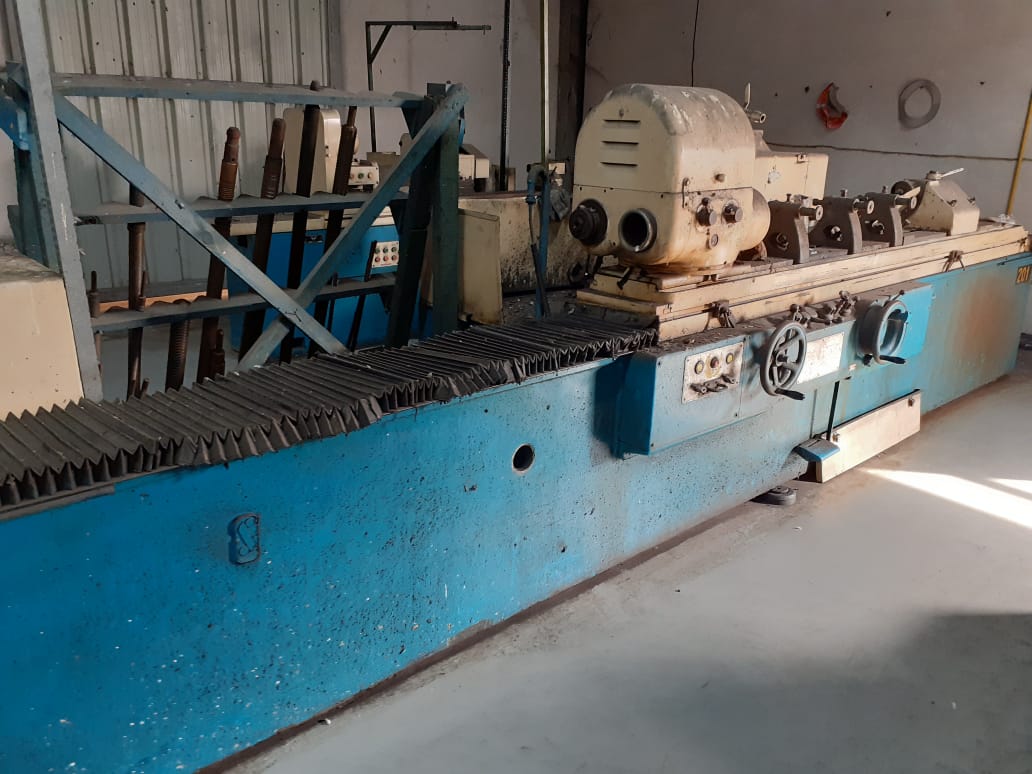 2000 (length) Cylindrical Grinding Machine